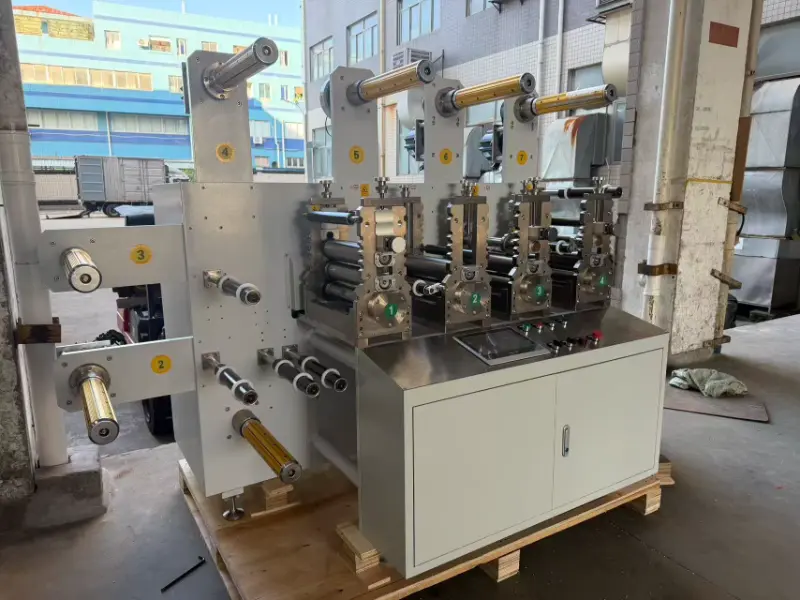 Pemotong Mati Rotary Berbilang stesen Xiamen Junssen Intelligent untuk Elektrod Fisioterapi Selesai Pemasangan untuk Penghantaran Pelanggan